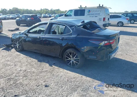 2021 Toyota Camry Se/Se Night Shade z USA, uszkodzony, nr VIN 4T1G11AK2MU454424